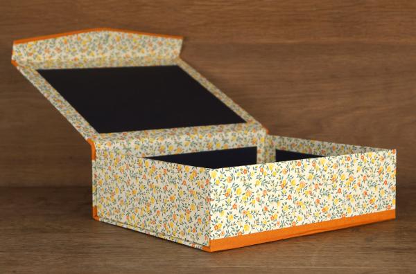 "Vroni" yellow orange box